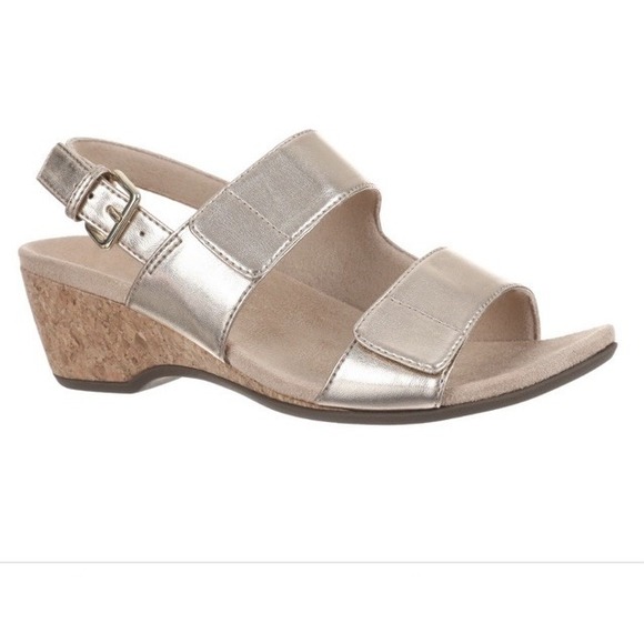 Vionic Sandal Marion Gold Womens 7.5 Wide Arch Support New - Picture 1 of 5